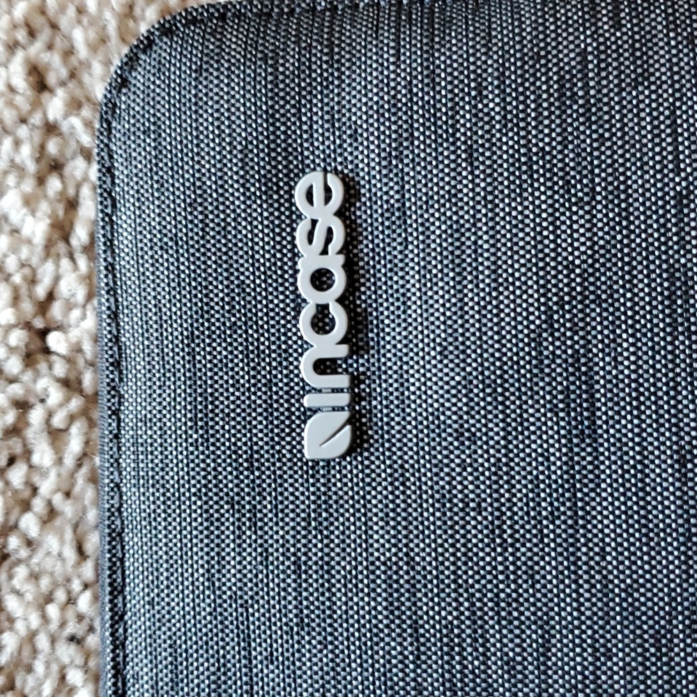 New, Incase Device sleeve - Picture 2 of 6